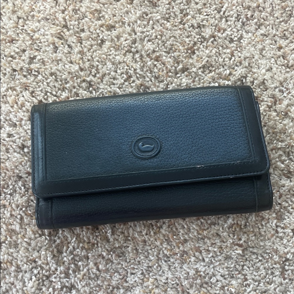 Dooney &bourke all wether Leather slim zip clutch organizer checkbook wallet Z08